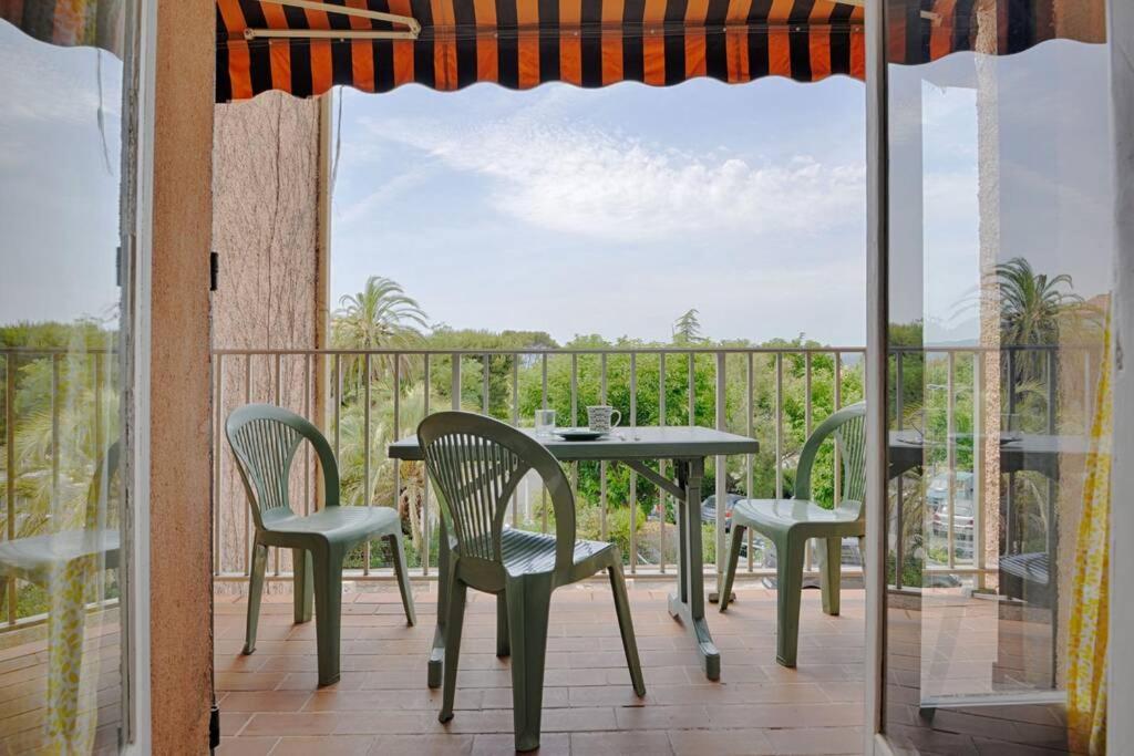 サン・シル・シュル・メールSt-Cyr - Studio Avec Balcon, Vue Mer Et Proche Plageアパートメント エクステリア 写真